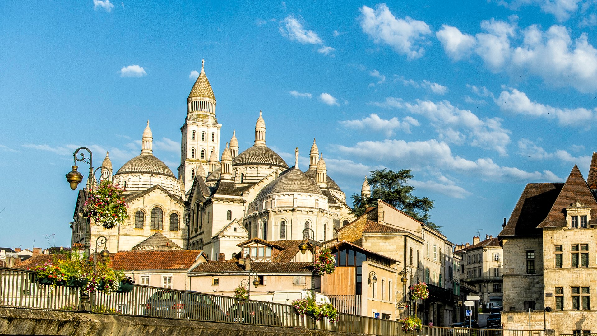 cathedrale st front Périgueux